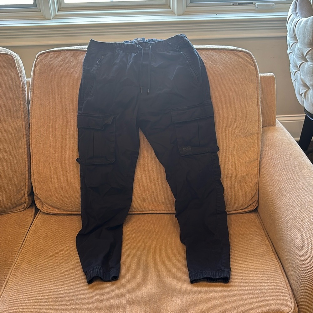 hi i am selling size medium skinny black joggers from hollister